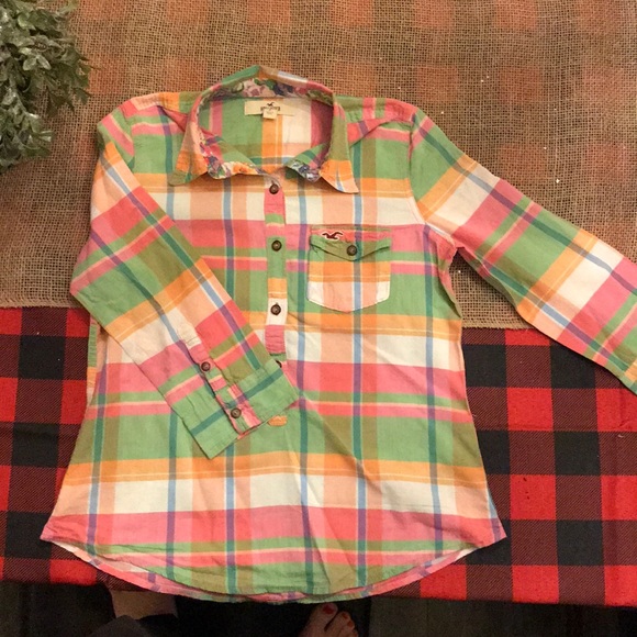 Hollister Plaid 3/4 Button-up Top - Picture 2 of 4